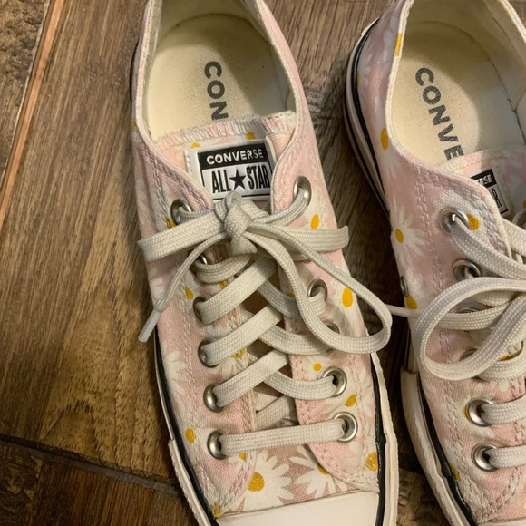 pink daisy converse